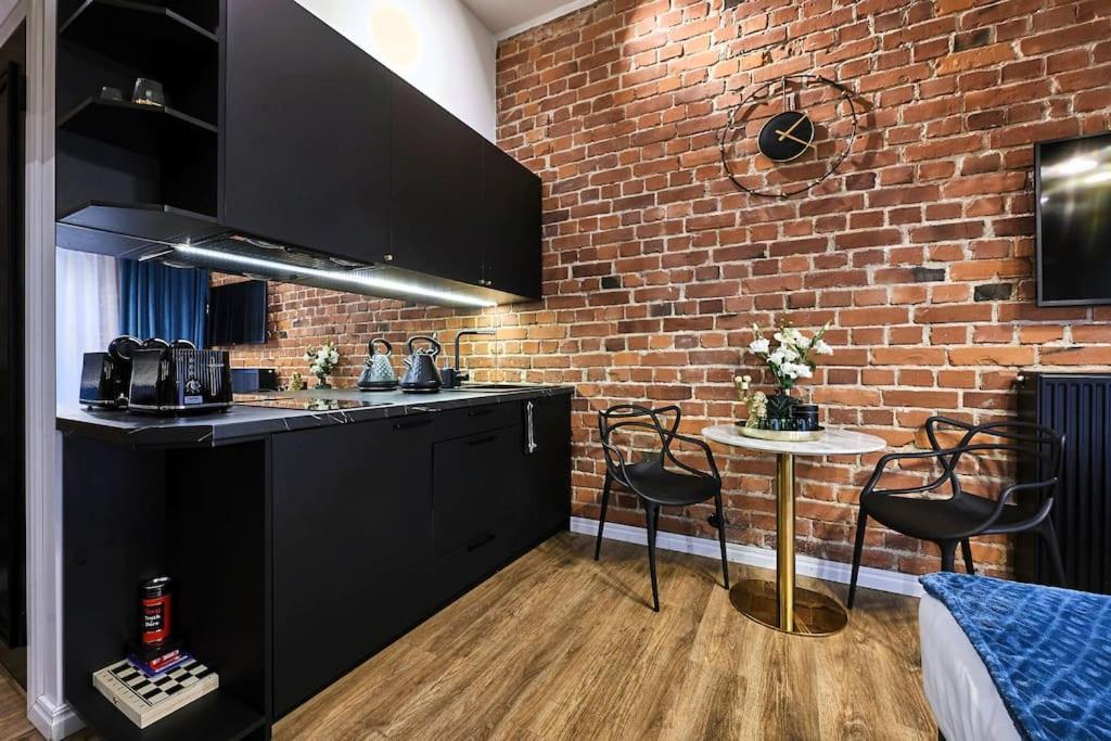 Urban-Glam City Centre Studio With A Gym And Terrace タリン エクステリア 写真